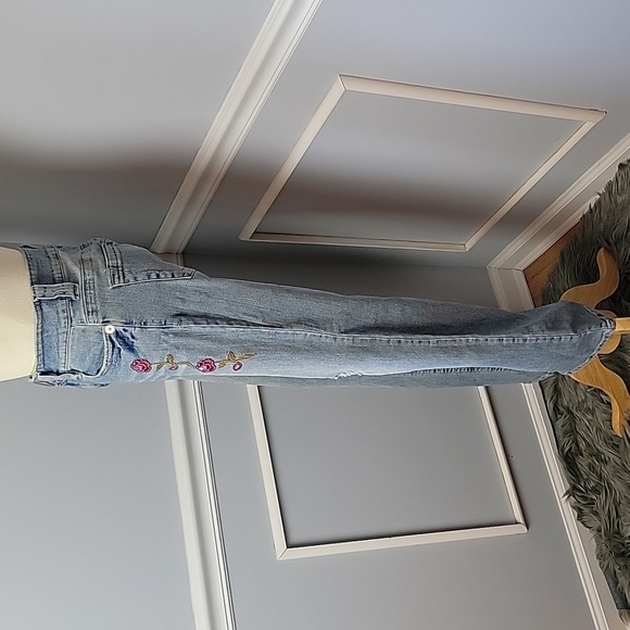 VENUS USA Distressed Light Wash Floral Embroidered Patch Flare Bootcut Jeans 4 - Picture 2 of 13